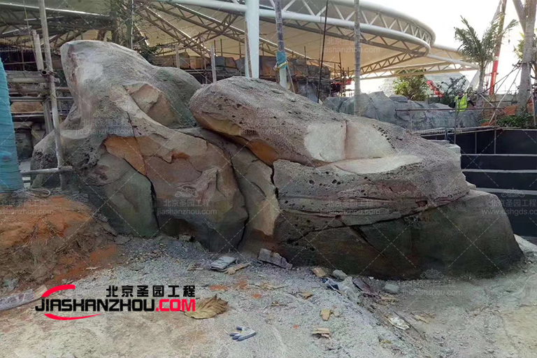 仿真假山.jpg 仿真假山.jpg